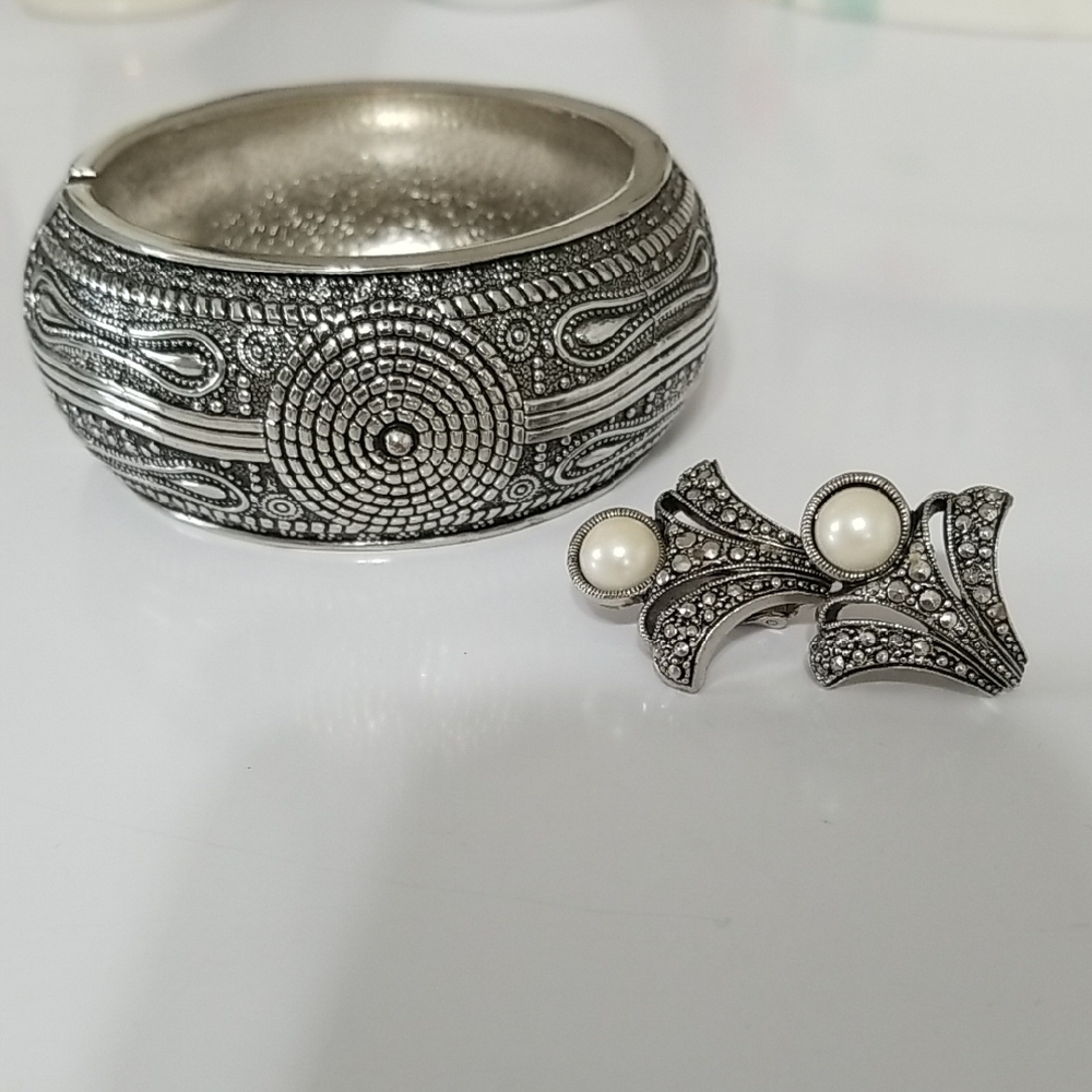 Silver and White Intricate Pattern Bracelet